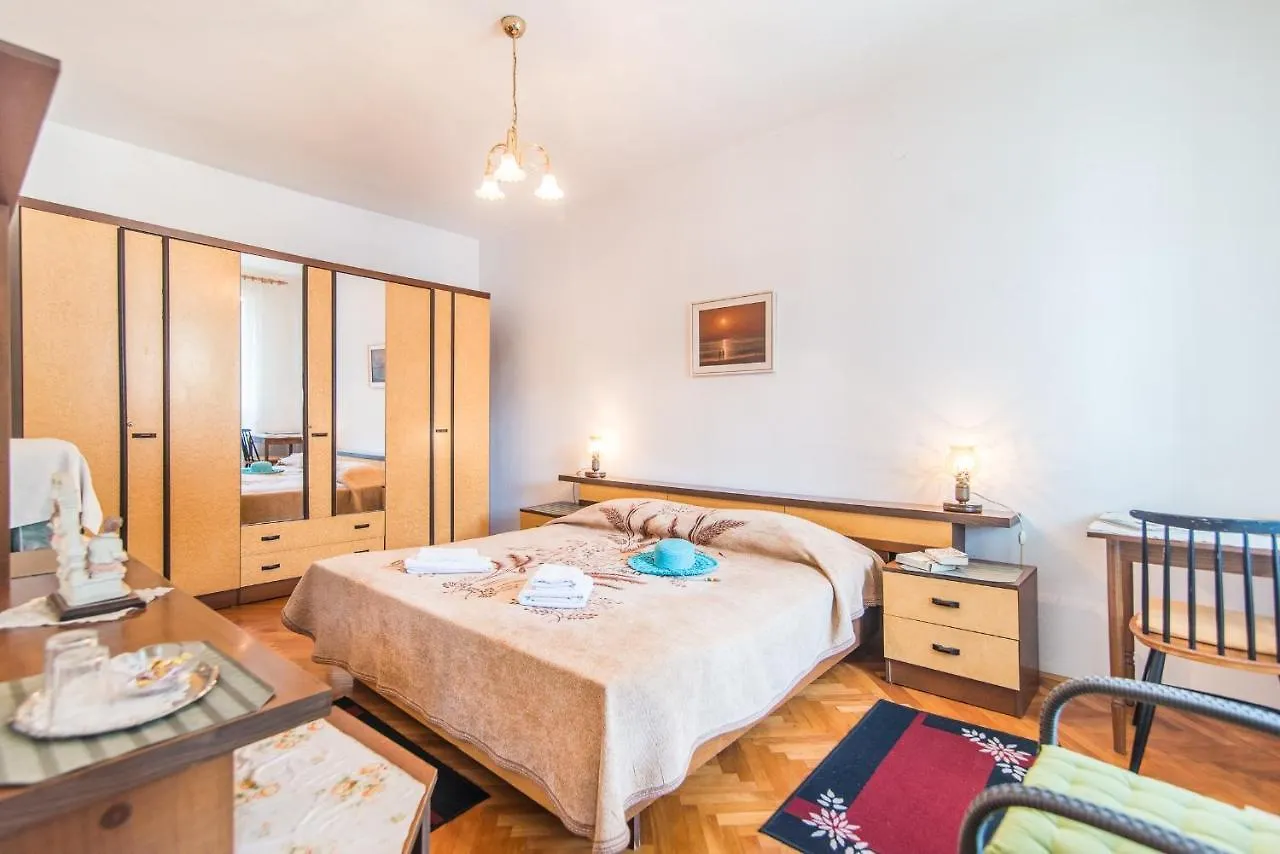 Room Sandra Rabac 3*,  Croazia